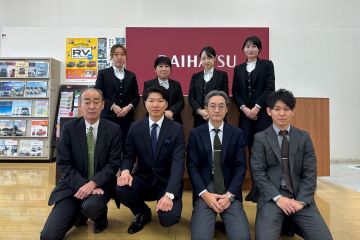 ダイハツ新発田 営業スタッフ集合写真